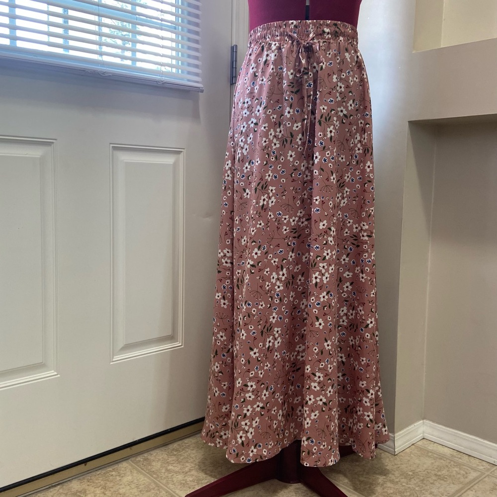 Simlu women dust rose floral polyester elastic waist maxi skirt. Size M. Used.